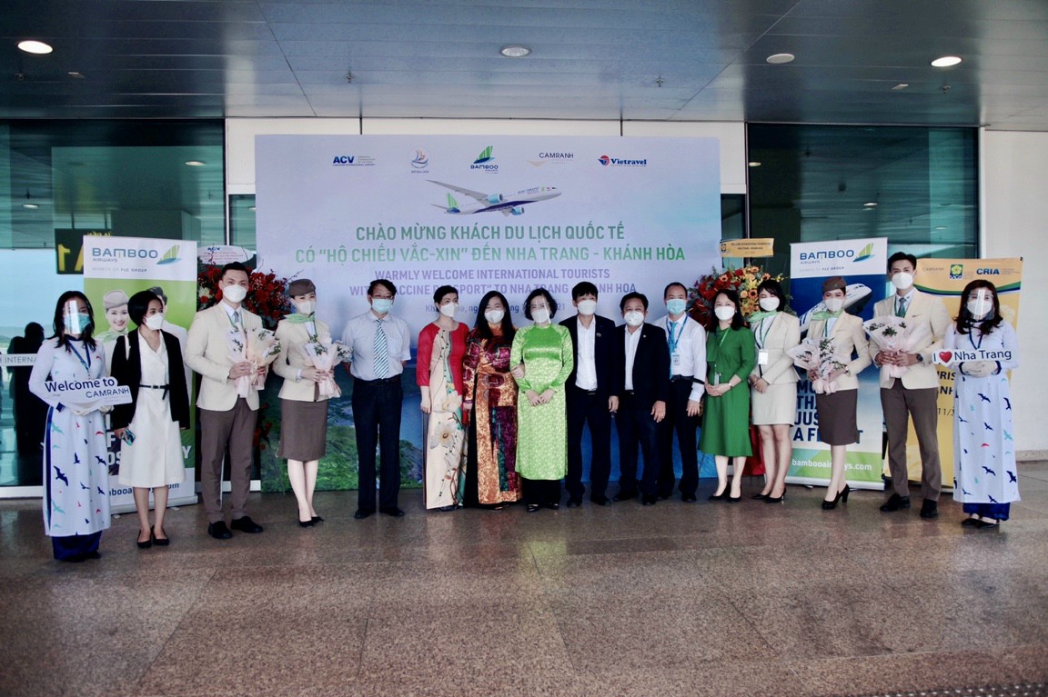 Lãnh đạo Sở Du lịch Khánh Hòa đã đón đoàn du khách quốc tế